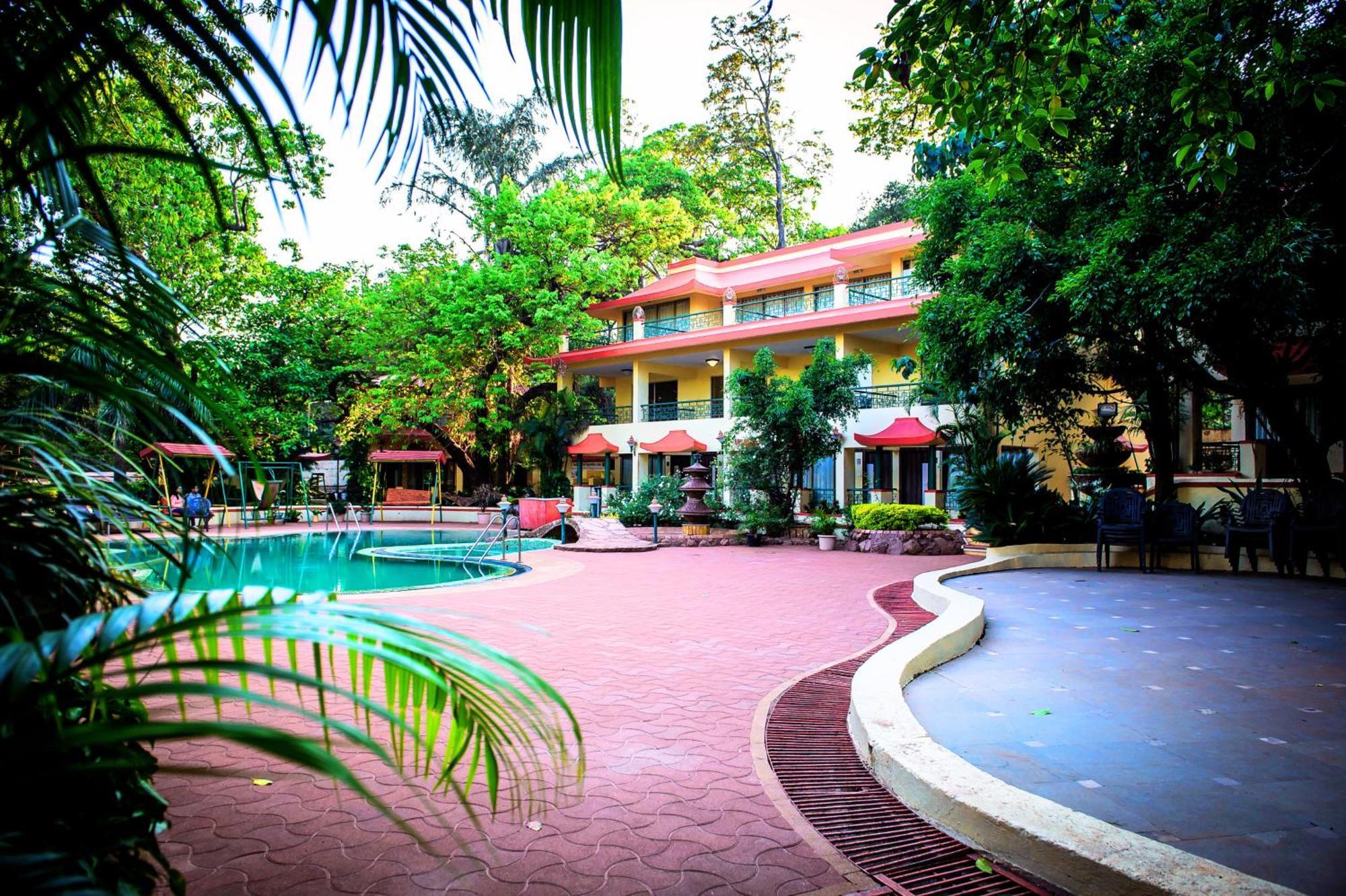 Adamo The Resort Matheran Bagian luar foto
